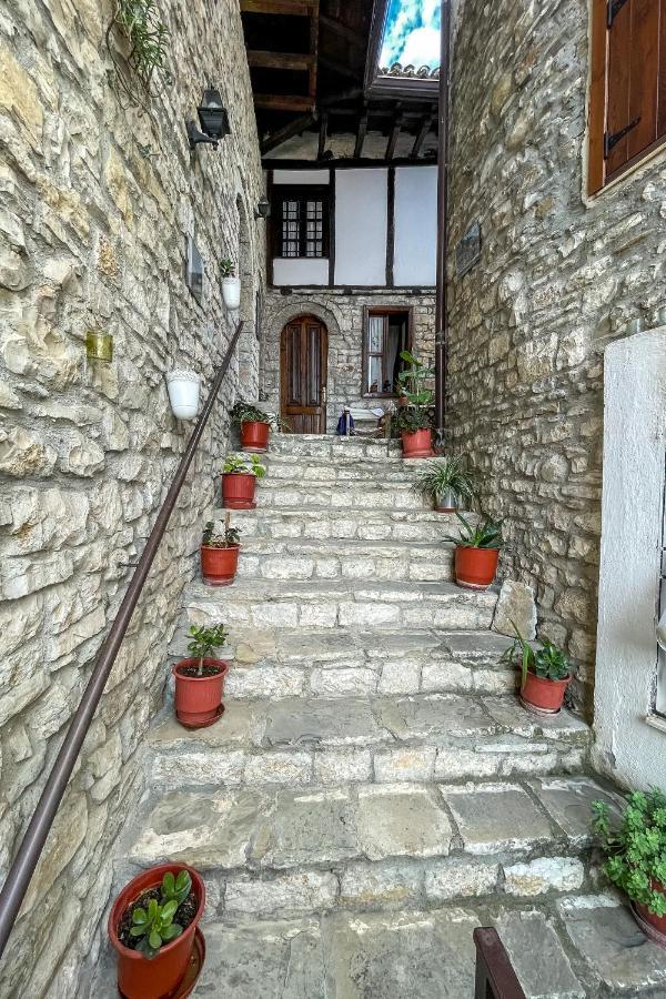Bujtina Kodiket Guesthouse Berat Exteriér fotografie