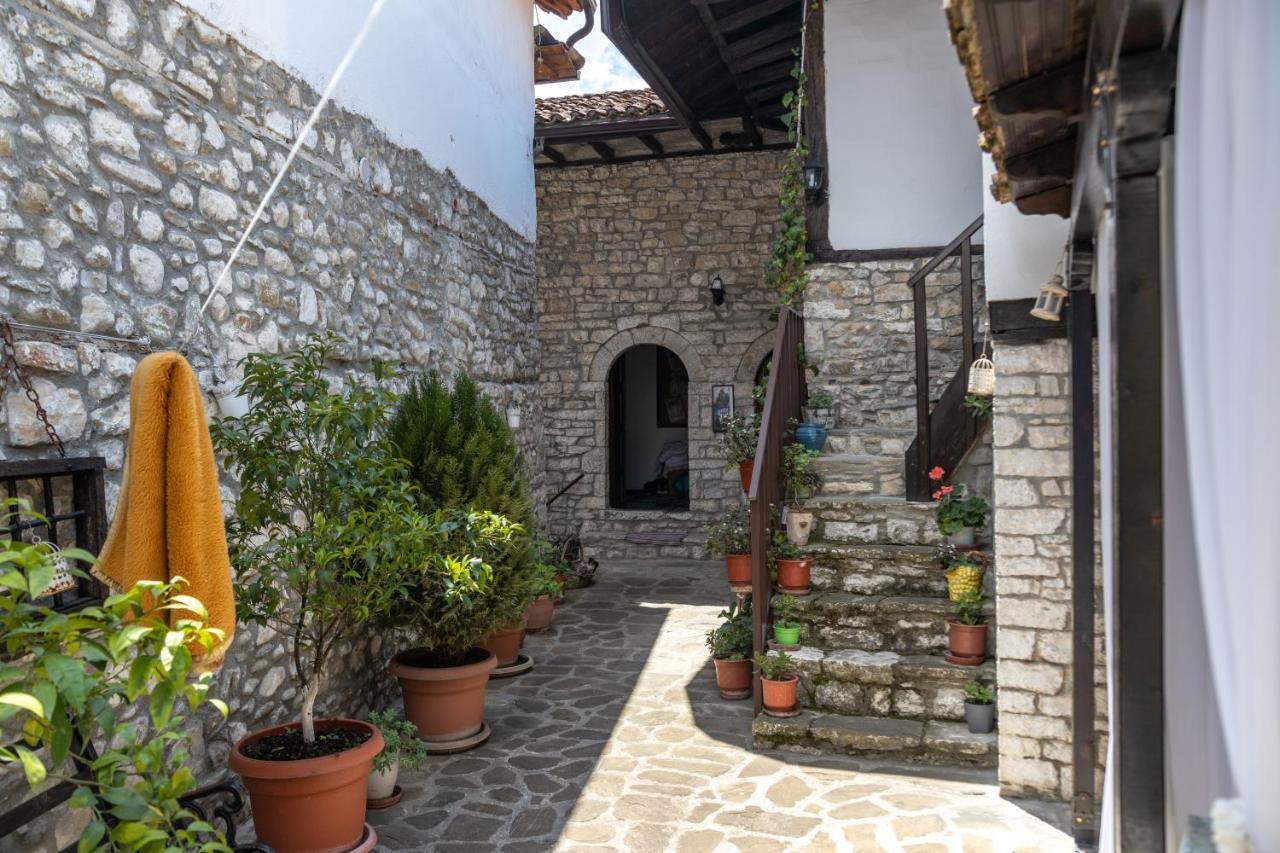 Bujtina Kodiket Guesthouse Berat Exteriér fotografie