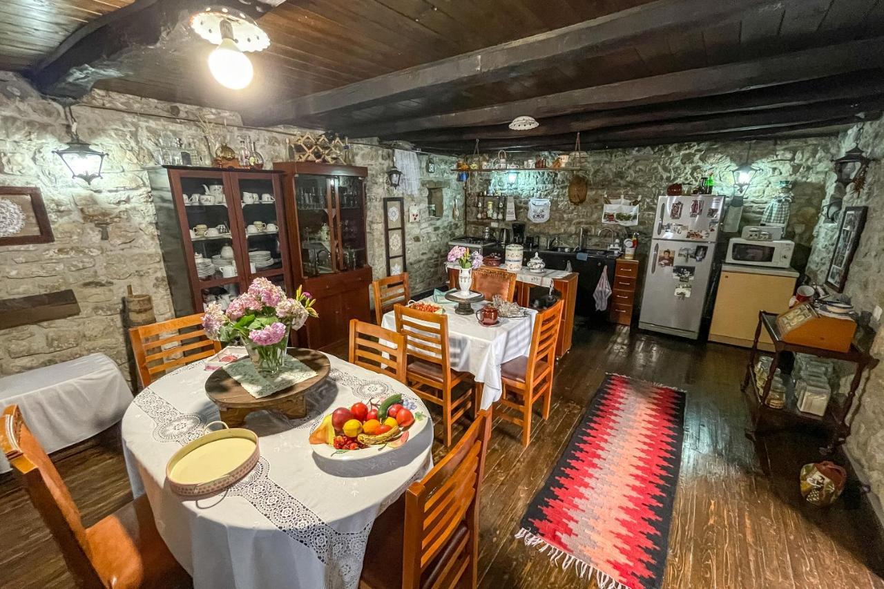 Bujtina Kodiket Guesthouse Berat Exteriér fotografie