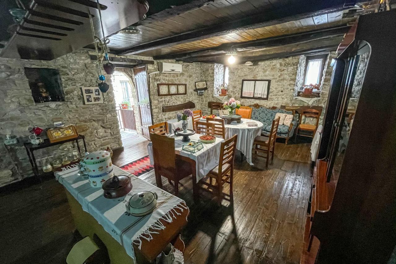 Bujtina Kodiket Guesthouse Berat Exteriér fotografie