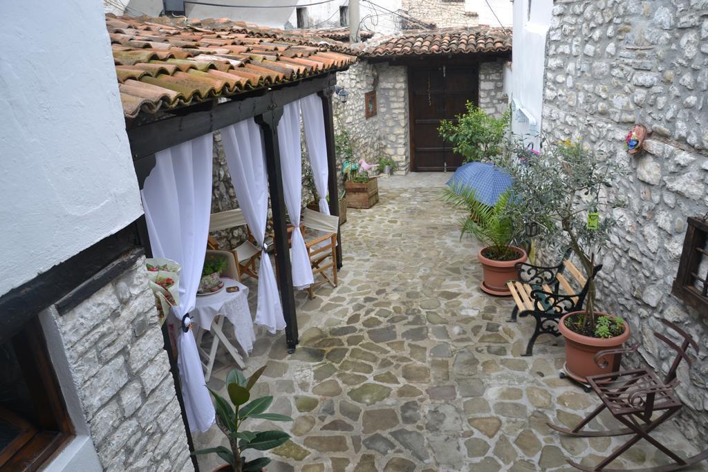 Bujtina Kodiket Guesthouse Berat Exteriér fotografie