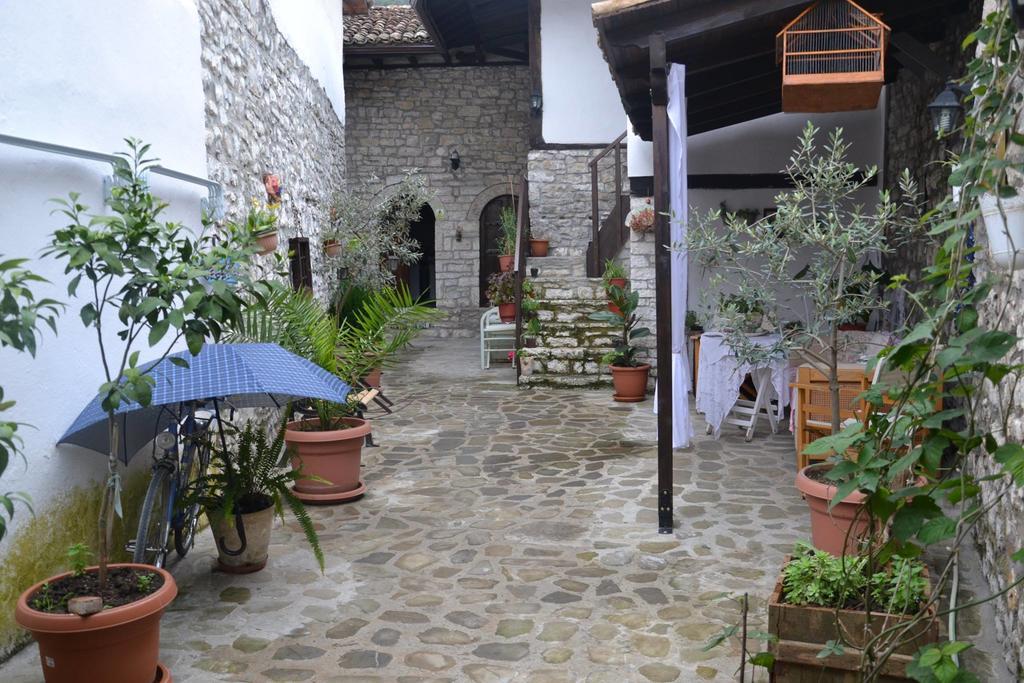 Bujtina Kodiket Guesthouse Berat Exteriér fotografie